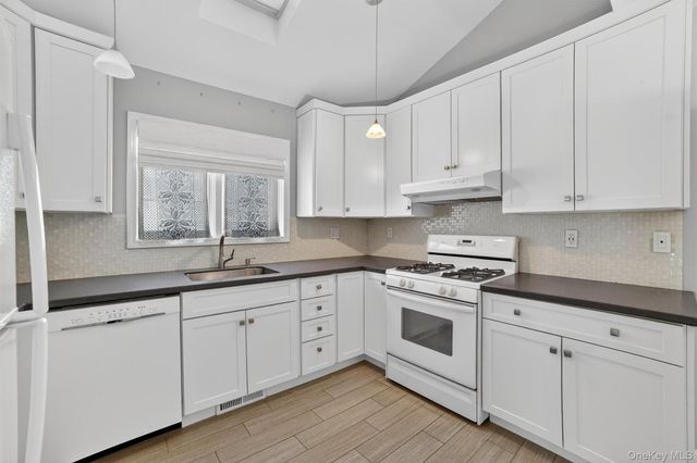 23 Berrybush Lane, Hastings-on-hudson, NY 10706