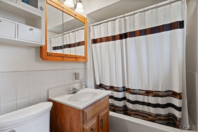 753 Vaniman Island Drive, Brooklyn, MI 49230