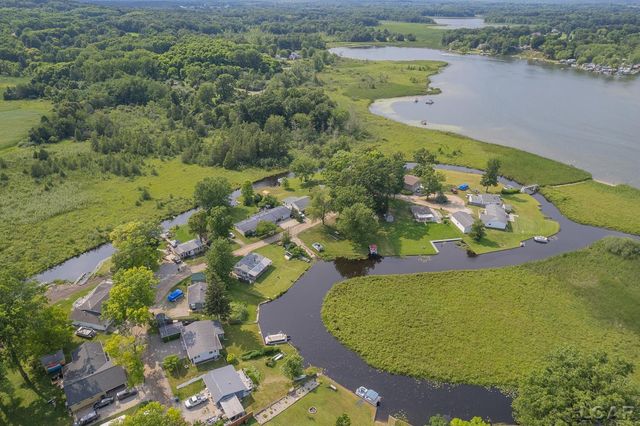 753 Vaniman Island Drive, Brooklyn, MI 49230