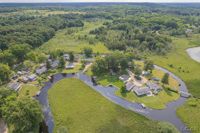 753 Vaniman Island Drive, Brooklyn, MI 49230