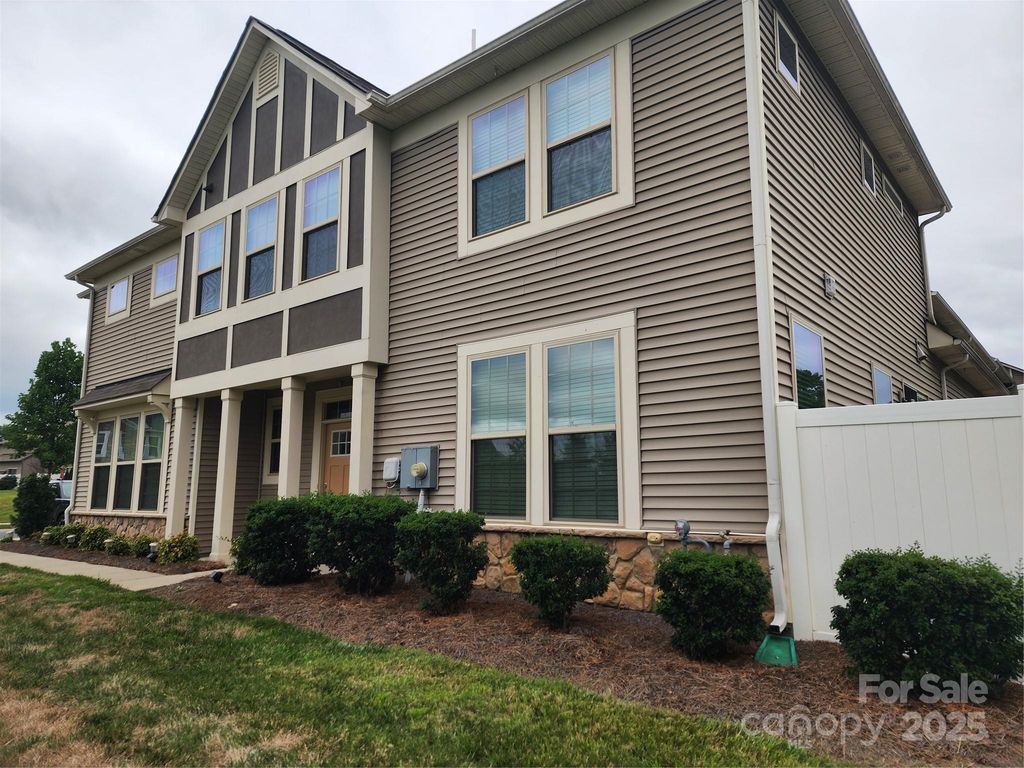 9341 Glenburn Lane, Charlotte, NC 28278