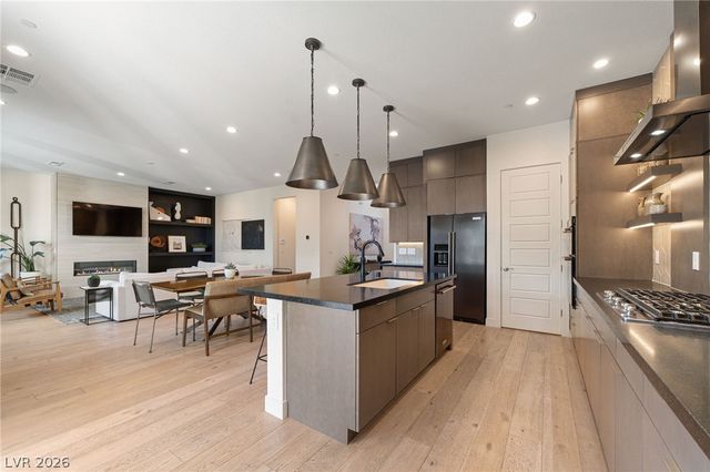 10125 Sequoia Glen Avenue, Las Vegas, NV 89166