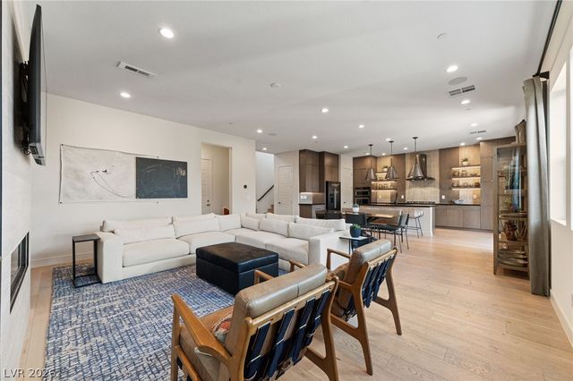 10125 Sequoia Glen Avenue, Las Vegas, NV 89166