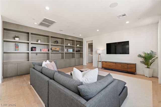 10125 Sequoia Glen Avenue, Las Vegas, NV 89166