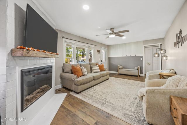 420 Robertsville Rd, Oak Ridge, TN 37830