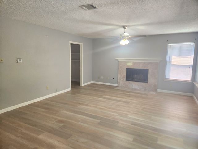 2101 Churchill Downs Drive, Arlington, TX 76017