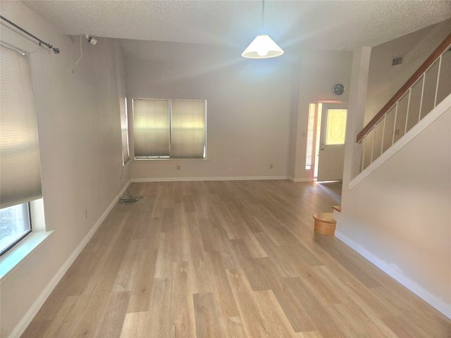 2101 Churchill Downs Drive, Arlington, TX 76017