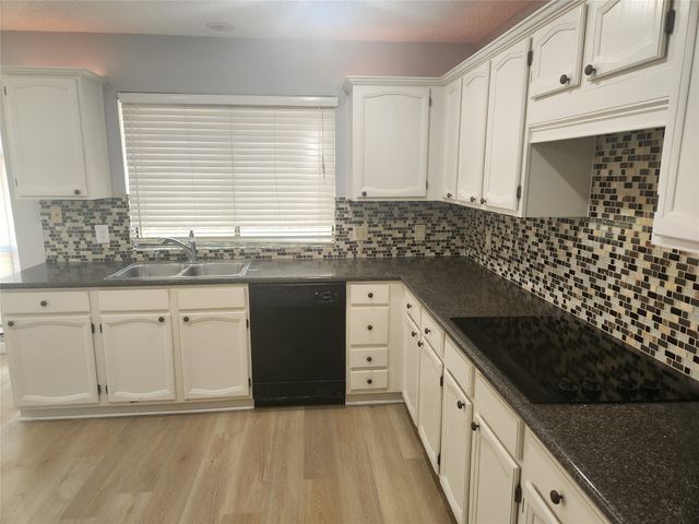 2101 Churchill Downs Drive, Arlington, TX 76017