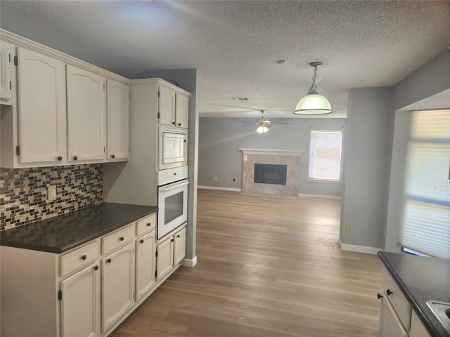 2101 Churchill Downs Drive, Arlington, TX 76017