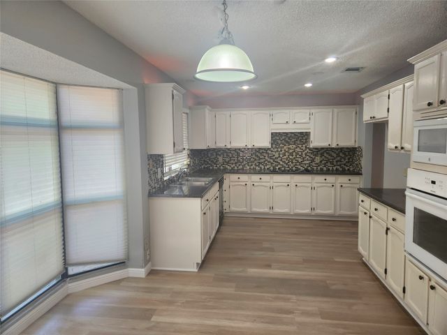 2101 Churchill Downs Drive, Arlington, TX 76017