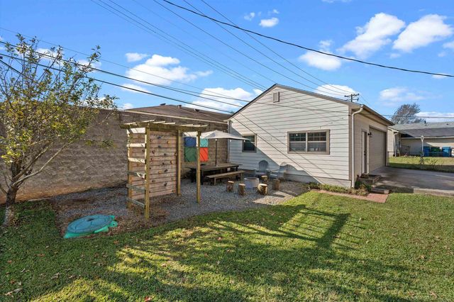 200 Riggs Circle, Marshall, TX 75670