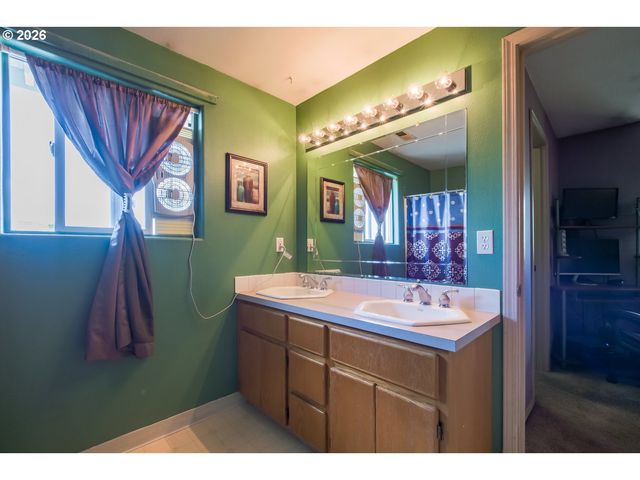 1125 W 35TH Way, Vancouver, WA 98660