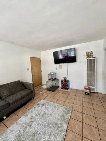 904 E Stockton, Compton, CA 90221