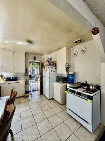 904 E Stockton, Compton, CA 90221