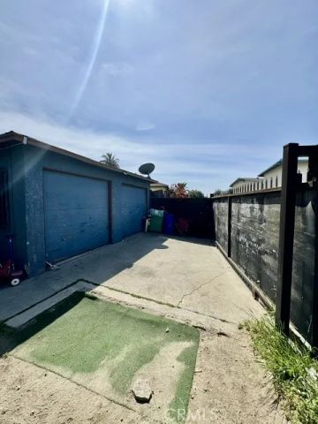 904 E Stockton, Compton, CA 90221