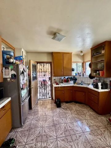 904 E Stockton, Compton, CA 90221