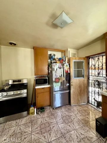 904 E Stockton, Compton, CA 90221