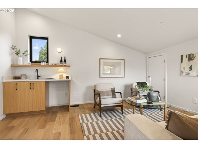 4619 N CAMPBELL Ave 8, Portland, OR 97217