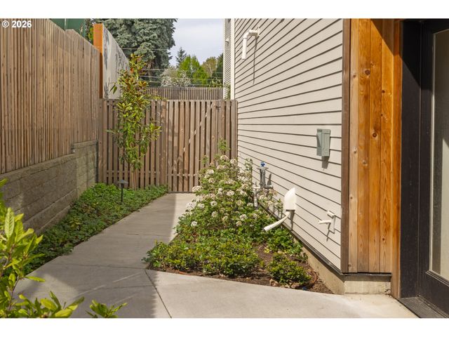4619 N CAMPBELL Ave 8, Portland, OR 97217