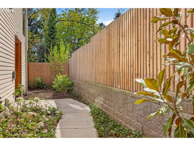 4619 N CAMPBELL Ave 8, Portland, OR 97217