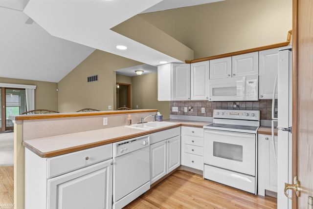 149 Creekwood Circle, Linden, MI 48451