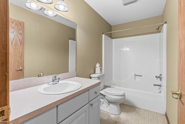149 Creekwood Circle, Linden, MI 48451