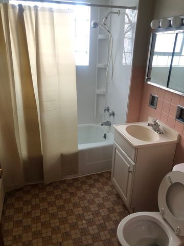 3529 S Harlem Avenue 11, Berwyn, IL 60402