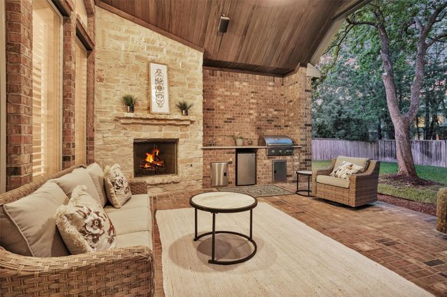 123 Del Monte Pines Drive, Montgomery, TX 77316