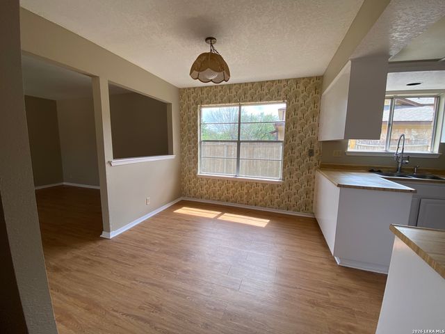 5842 SPRING VLY, San Antonio, TX 78247