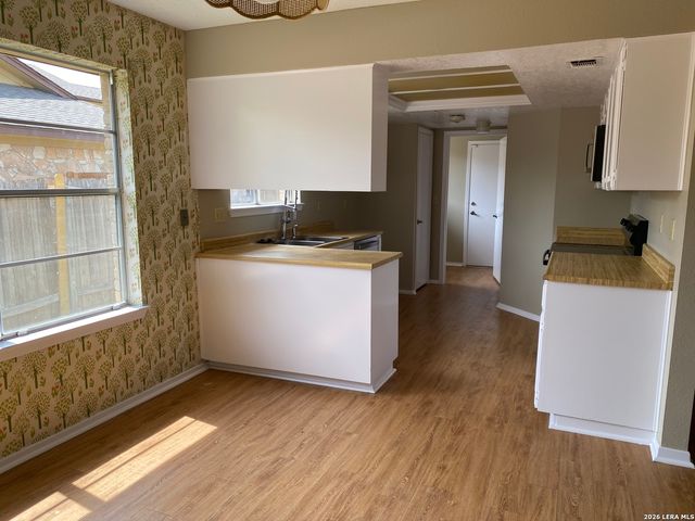 5842 SPRING VLY, San Antonio, TX 78247