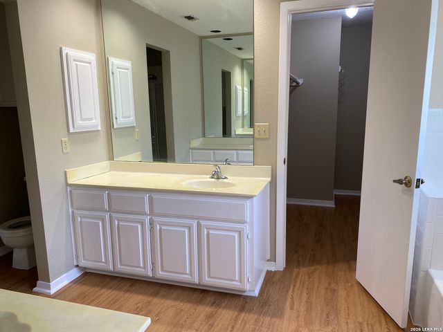 5842 SPRING VLY, San Antonio, TX 78247