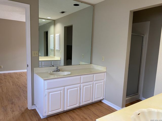 5842 SPRING VLY, San Antonio, TX 78247