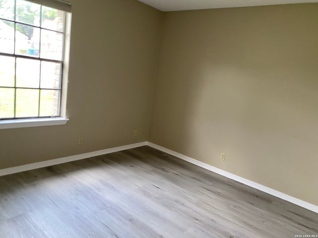 5842 SPRING VLY, San Antonio, TX 78247