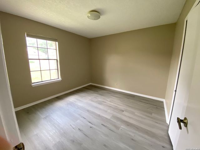 5842 SPRING VLY, San Antonio, TX 78247