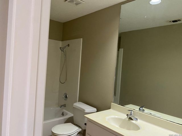 5842 SPRING VLY, San Antonio, TX 78247