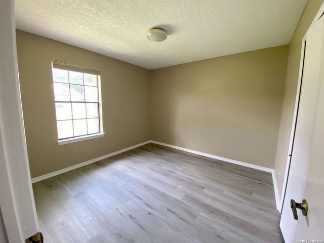 5842 SPRING VLY, San Antonio, TX 78247