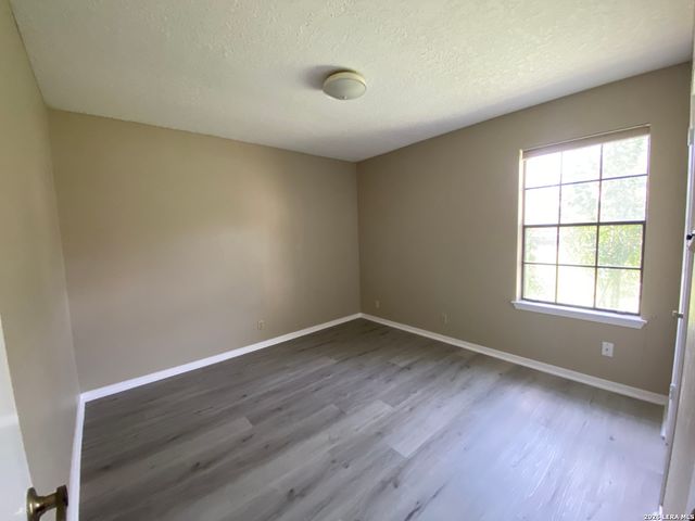 5842 SPRING VLY, San Antonio, TX 78247