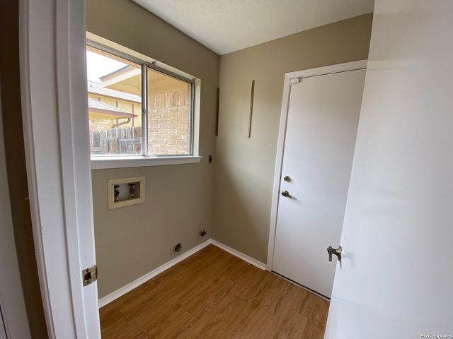 5842 SPRING VLY, San Antonio, TX 78247