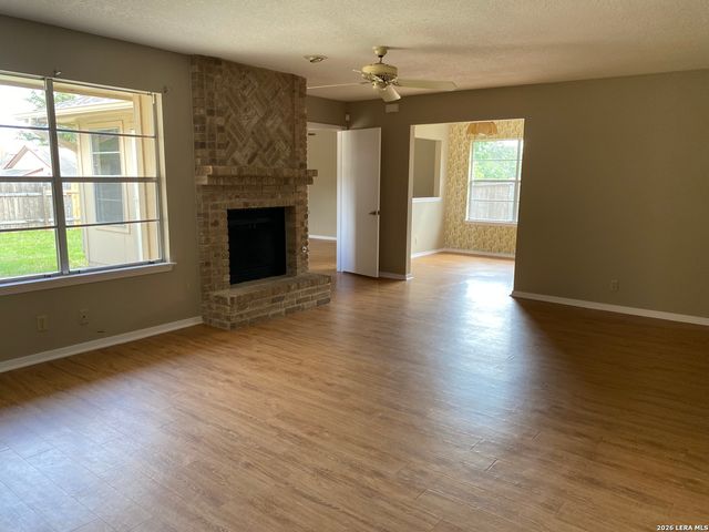 5842 SPRING VLY, San Antonio, TX 78247