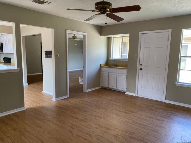 5842 SPRING VLY, San Antonio, TX 78247