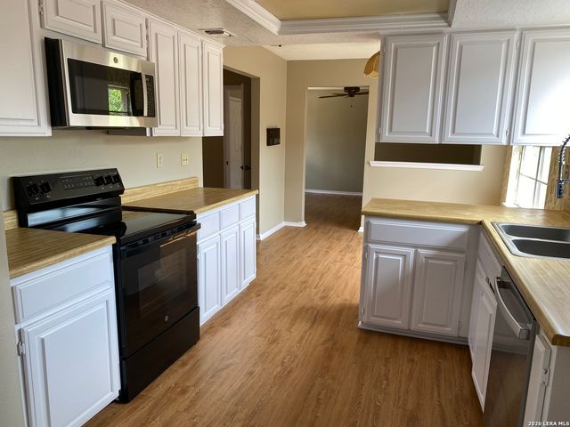 5842 SPRING VLY, San Antonio, TX 78247