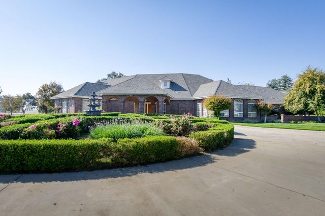 4715 E Copper Avenue, Clovis, CA 93619