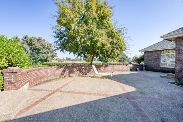 4715 E Copper Avenue, Clovis, CA 93619
