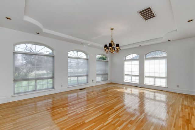 4715 E Copper Avenue, Clovis, CA 93619