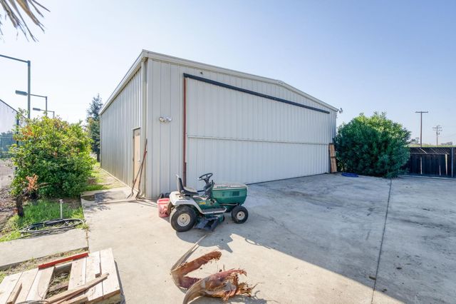 4715 E Copper Avenue, Clovis, CA 93619