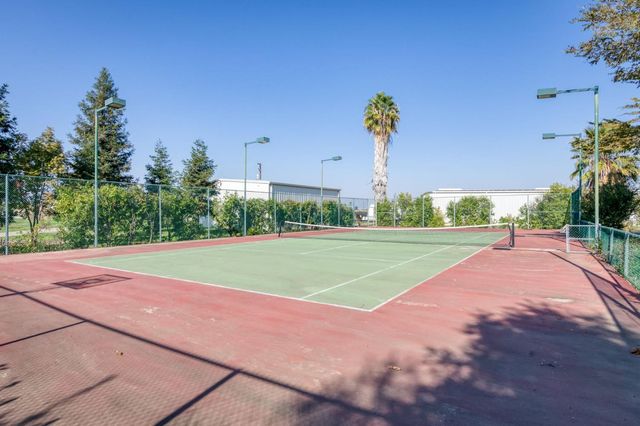 4715 E Copper Avenue, Clovis, CA 93619