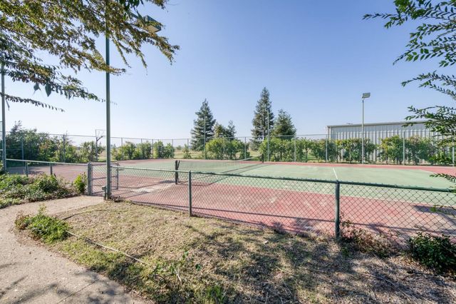 4715 E Copper Avenue, Clovis, CA 93619