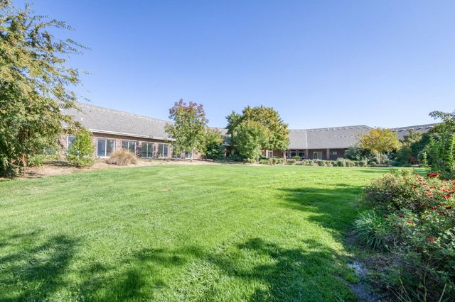 4715 E Copper Avenue, Clovis, CA 93619