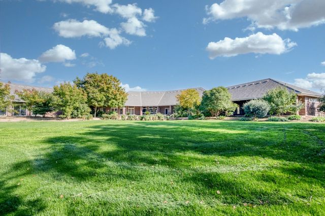 4715 E Copper Avenue, Clovis, CA 93619