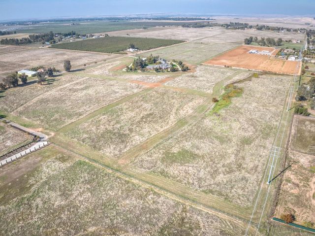 4715 E Copper Avenue, Clovis, CA 93619